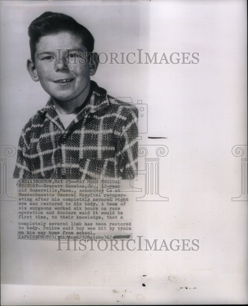 1962 Press Photo Everett Knowles Jr recuperating arm - Historic Images