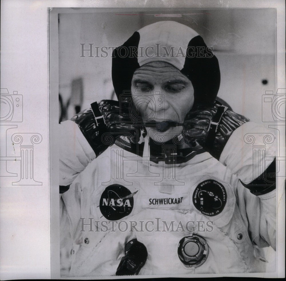 1969 Press Photo Rusty Schweickart astronaut Neptune NJ - Historic Images