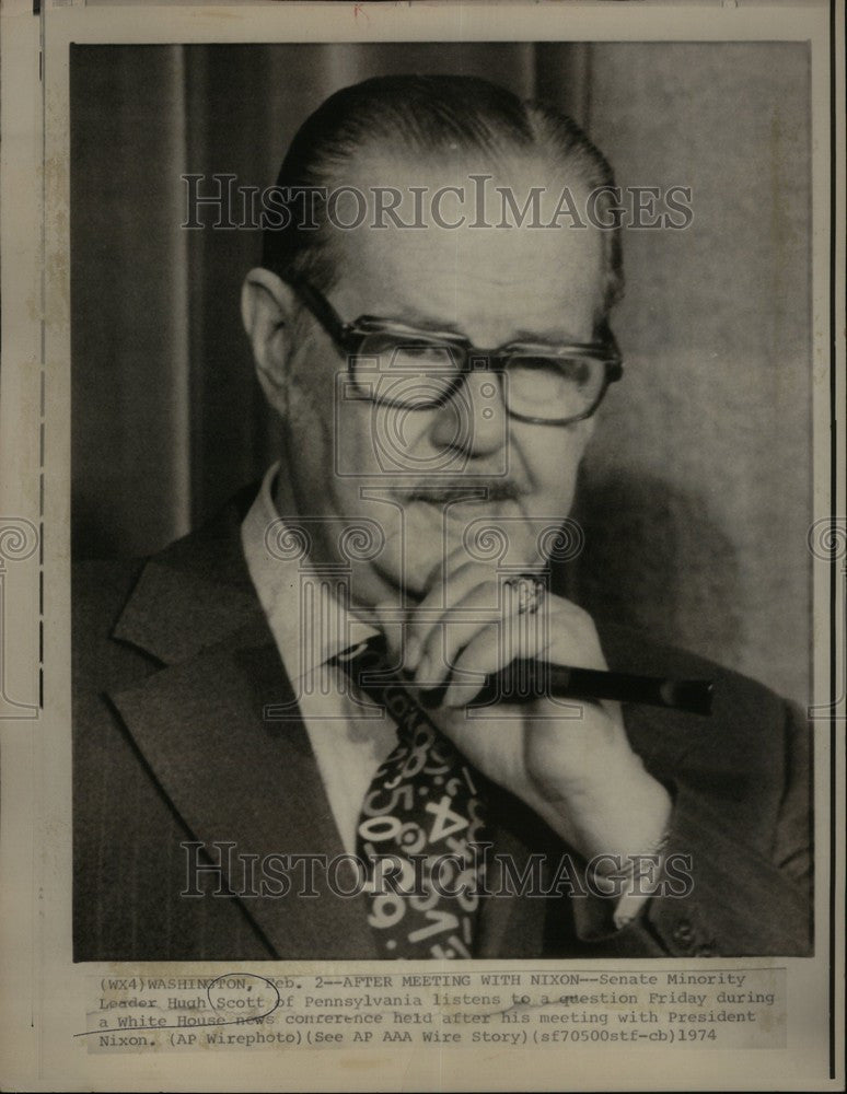 1974 Press Photo Hugh Scott listens to press conference - Historic Images