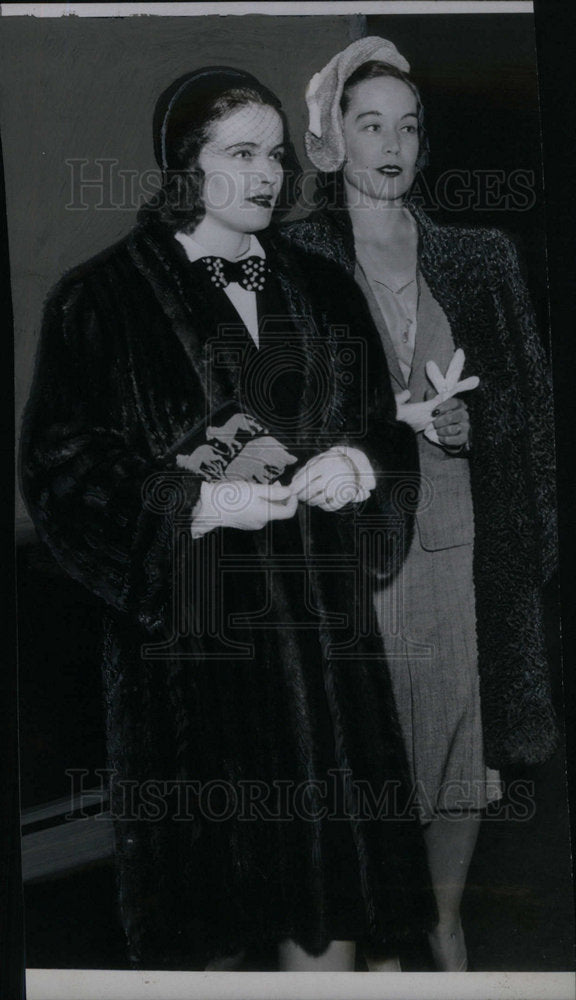 1946 Mrs. Wm Laurie - Historic Images