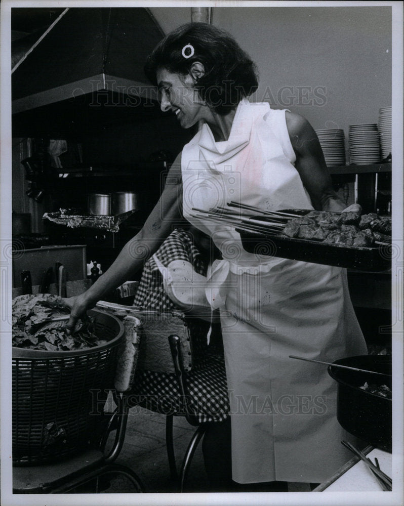 1977 Press Photo Esther Michael - Historic Images