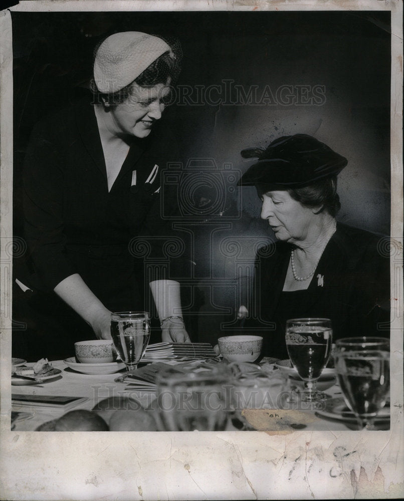 1952 MRS. WALTER O BRIGGS - DFPD21733 - Historic Images