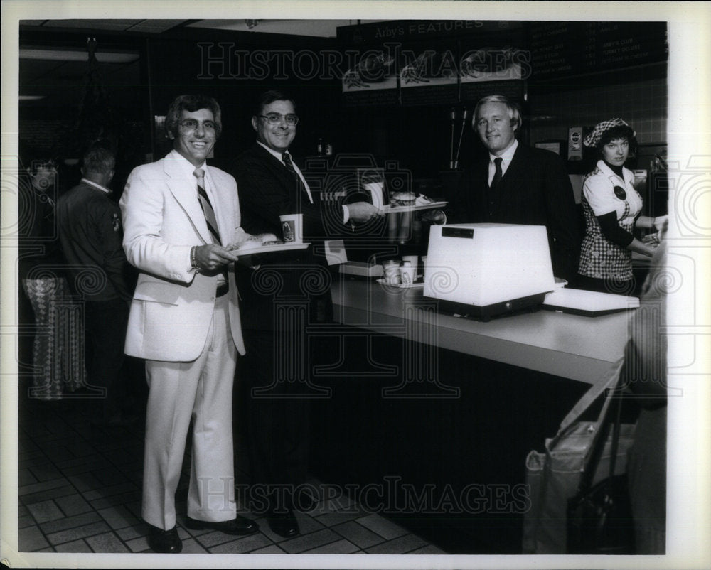 Press Photo Richard Elias Sybra President Steven - Historic Images