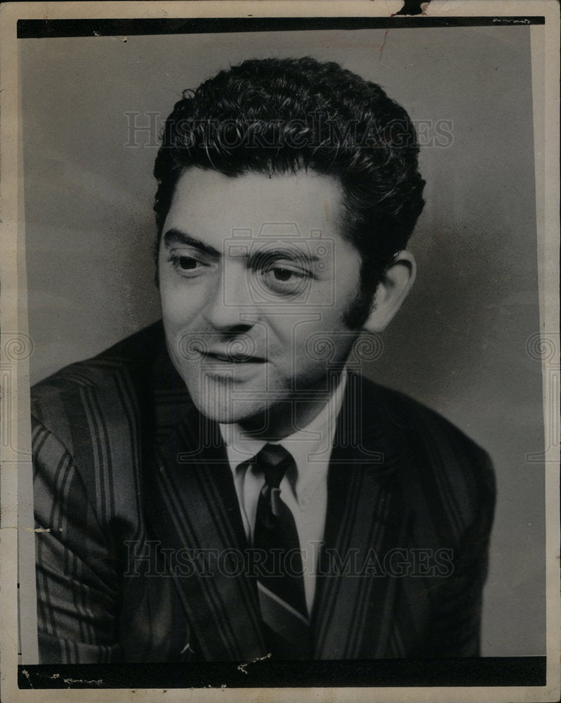 1970 Press Photo William Tall Art Editor - DFPD62161- Historic Images