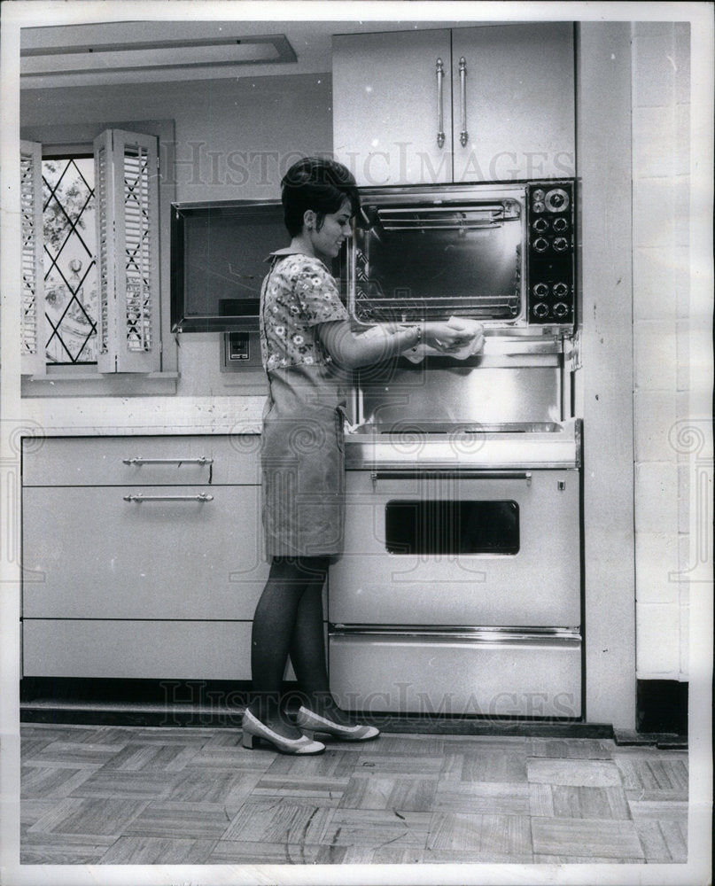 1969 Press Photo Stoves - DFPD63425- Historic Images