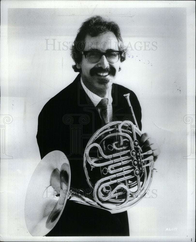 1981 Press Photo Barry Tuckwell French Horn Soloist - DFPD63589- Historic Images