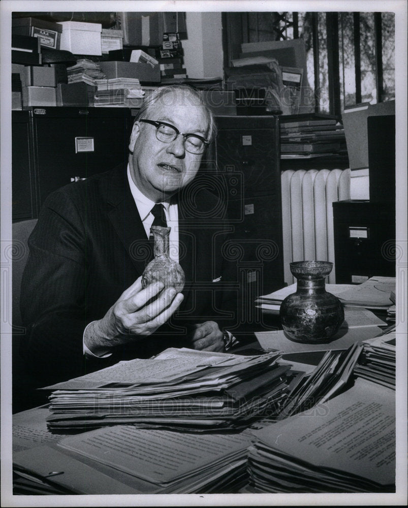 1967 Press Photo Francis Robinson Professor - DFPD66551- Historic Images