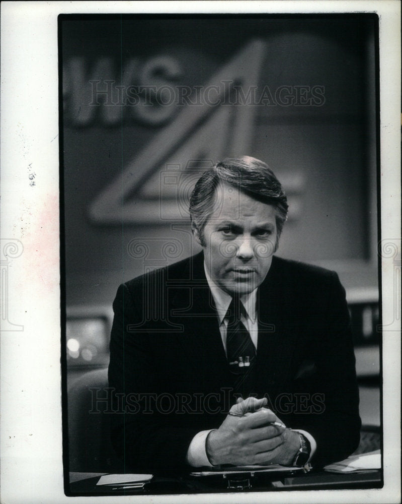 1982 Press Photo Mort Crim Author Former Broadcast - DFPD67559- Historic Images