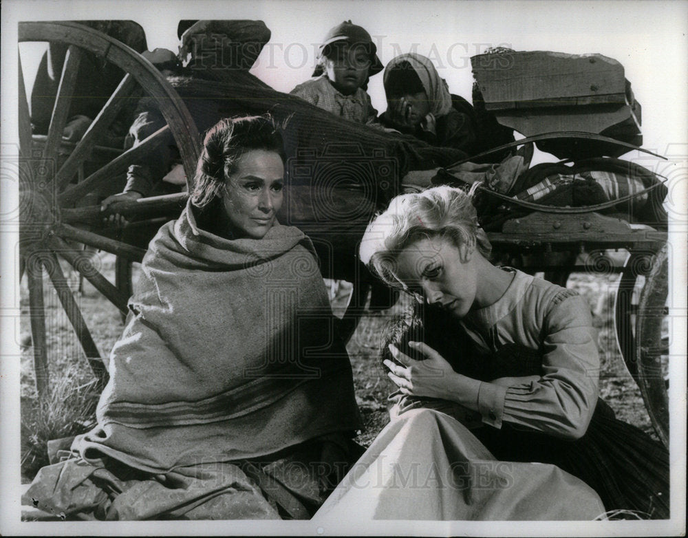 1969 Press Photo Dolores Del Rio Caroll Baker Cheyenne- Historic Images