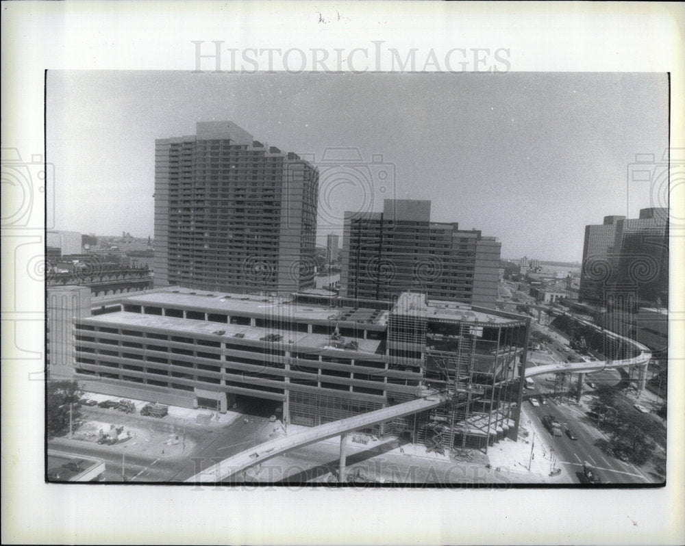 1985 Press Photo Millender Center Apartments Detroit - DFPD74131- Historic Images