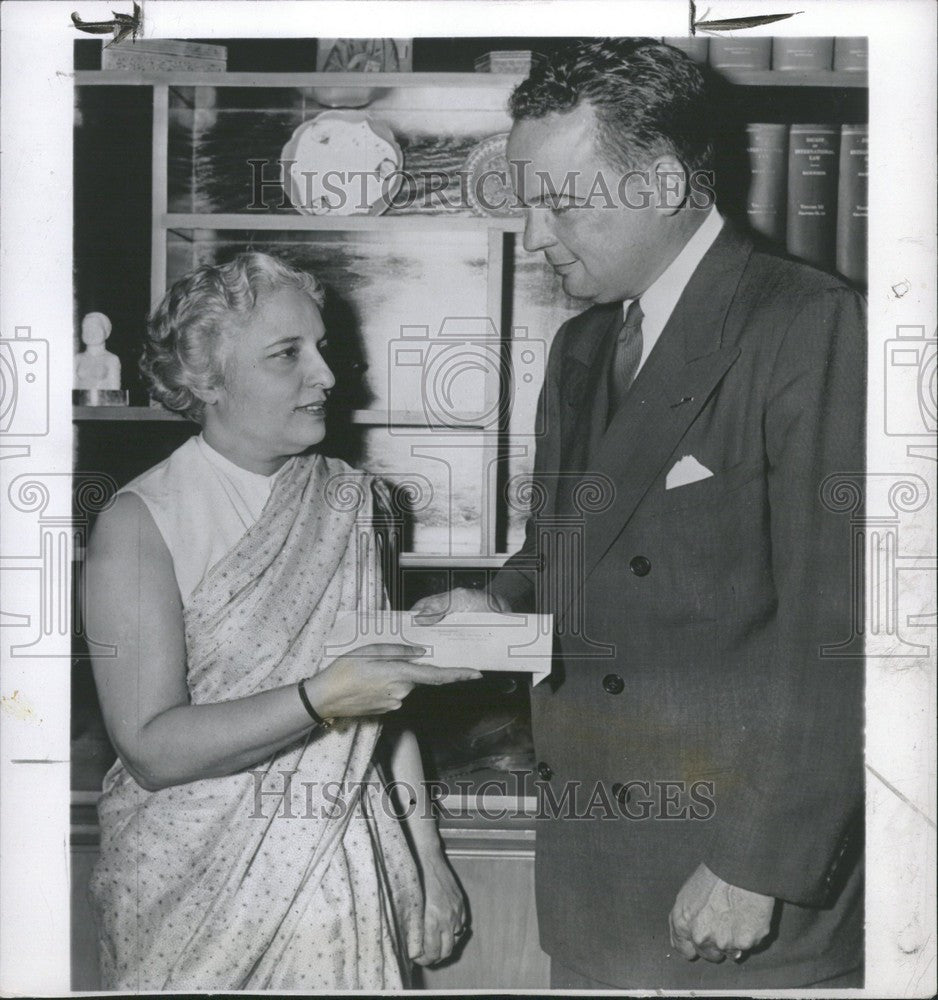 1950 Press Photo Madame Pandit Indian George McGhee - Historic Images