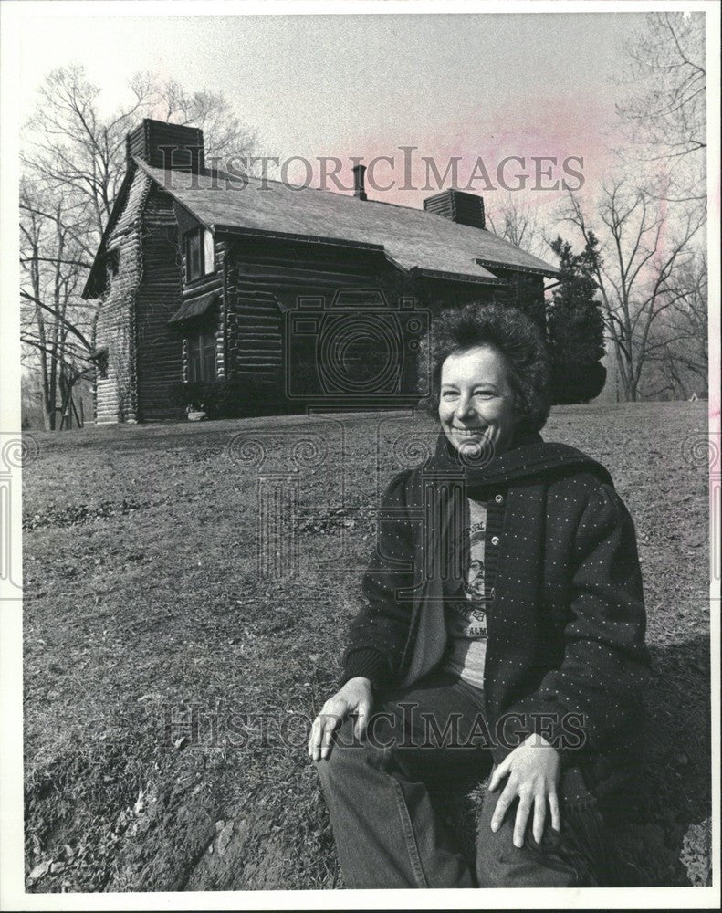 1983 Press Photo Judge Paris Wear interests log cabin - Historic Images