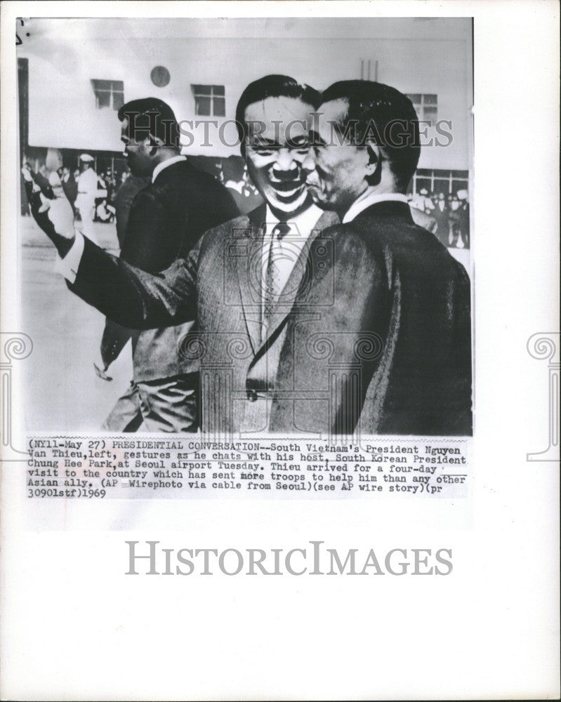 1969 Press Photo Nguyen Van Thieu Chung Hee Park talk - Historic Images