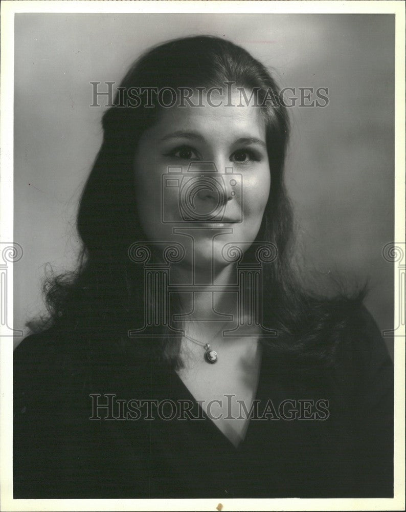 1982 Press Photo Elizabeth Parcells Singer - Historic Images
