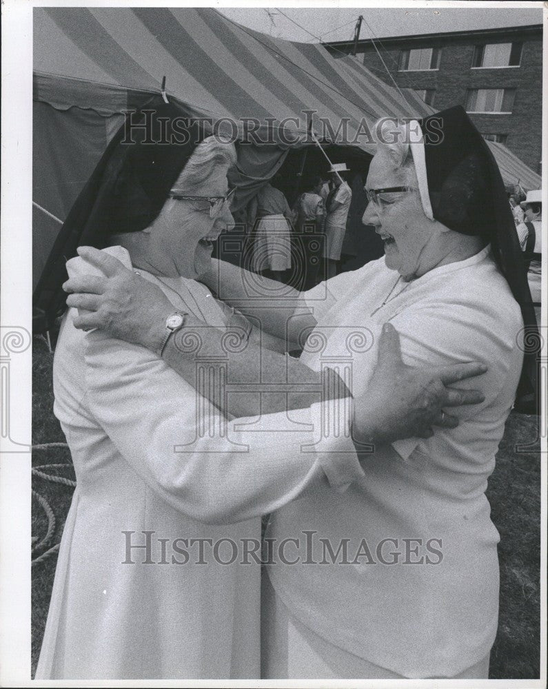 1977 Press Photo Alice Marie Shuster Ellenita Boyle - Historic Images