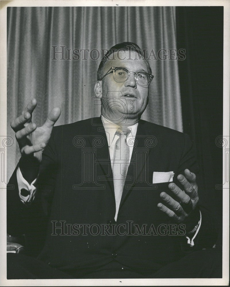 1960 Press Photo William C. Newberg chrysler exc vp - Historic Images