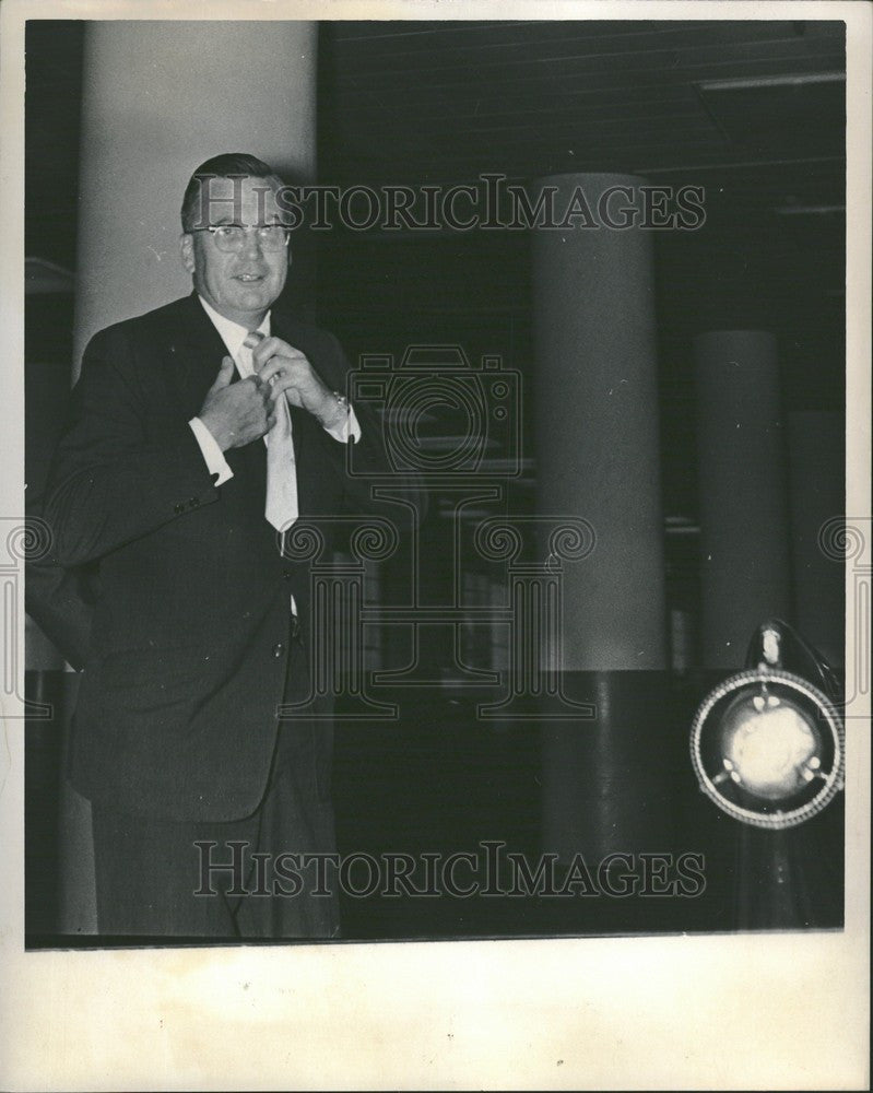 1960 Press Photo William C. Newberg Chrysler president - Historic Images