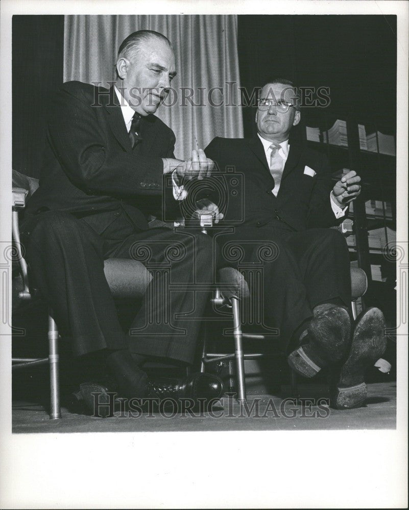 1960 Press Photo L.L. Colbert Charles Newberg Chrysler - Historic Images