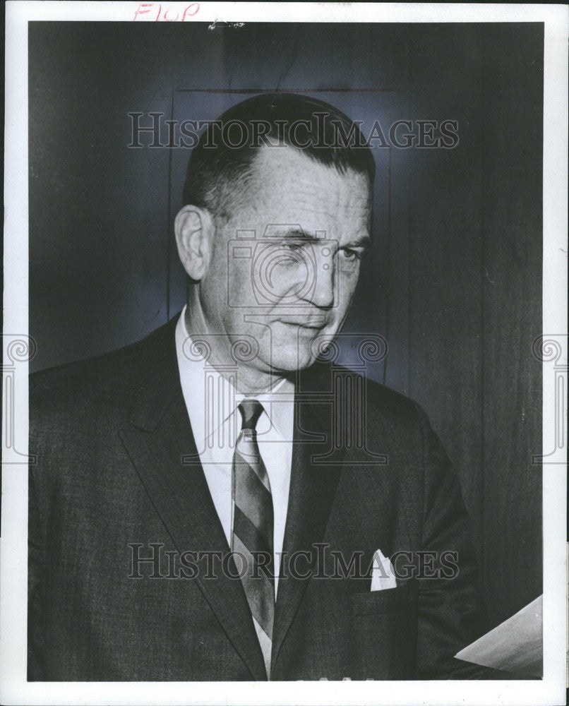 1971 Press Photo William C. Newberg Chrysler President - Historic Images