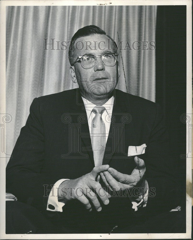 1960 Press Photo William C. Newberg Chrysler Corp - Historic Images