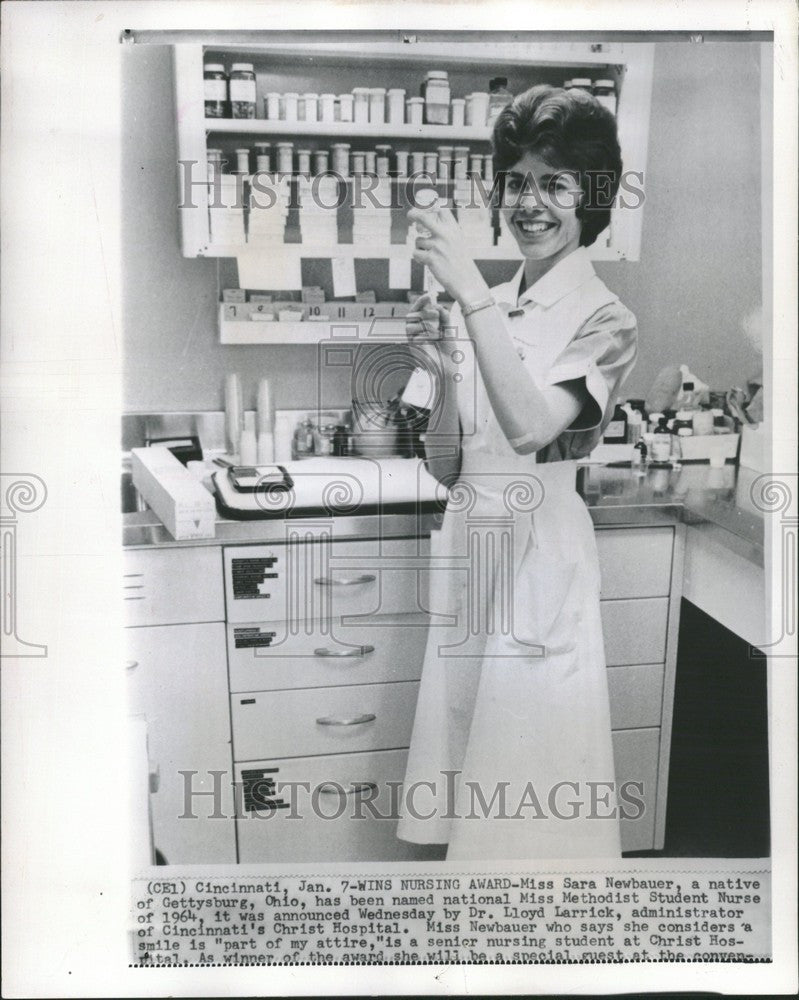 1954 Press Photo Miss Sara Newbauer Healthcare team - Historic Images