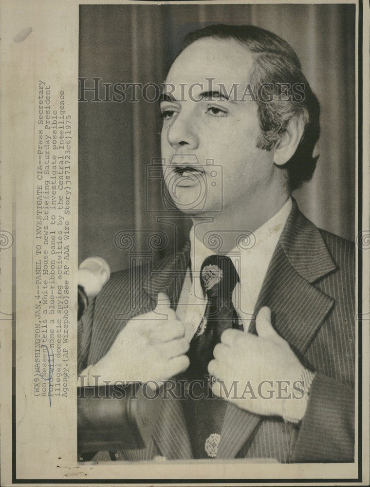 1975 Press Photo Press Secretary Ron Nesson Ford Admin. - Historic Images