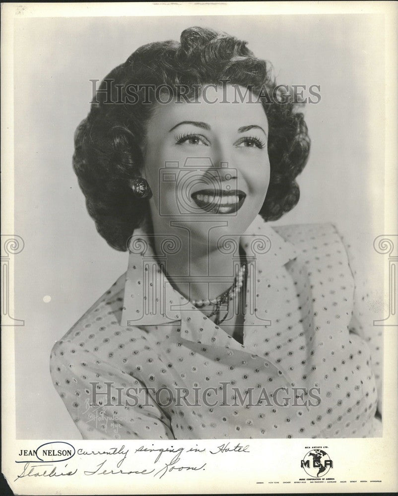 1951 Press Photo stadium currently hotel singing - Historic Images