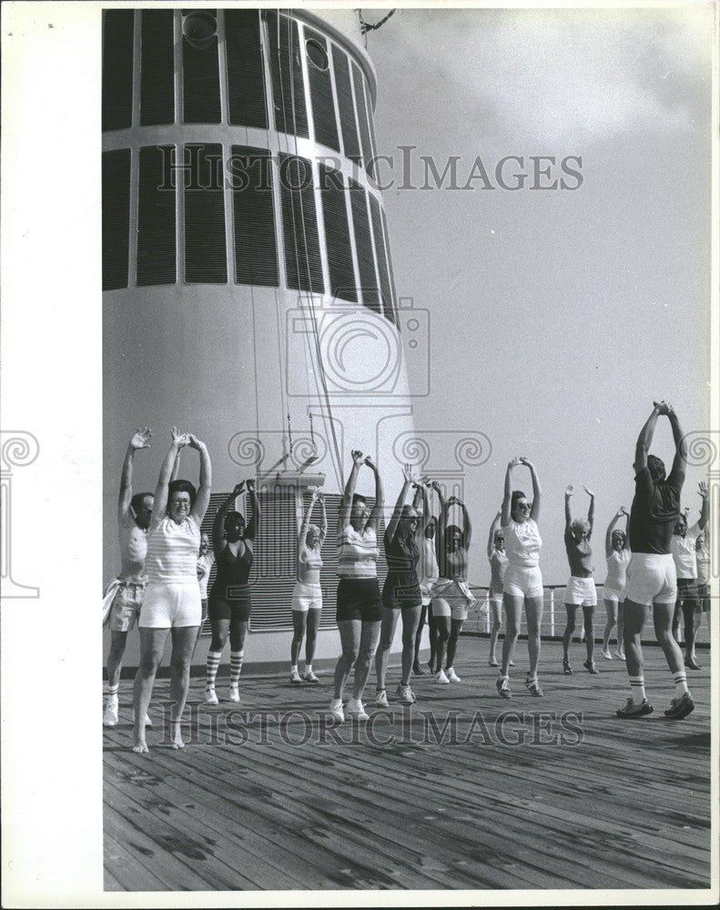 1979 Press Photo Fairwind Promenade Deck exercisers - Historic Images