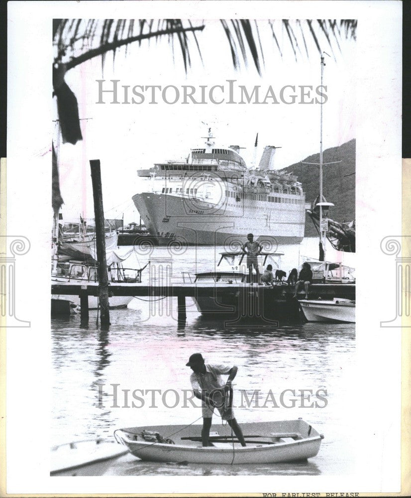 1987 Press Photo Charlotte Amalie harbor St. Thomas - Historic Images