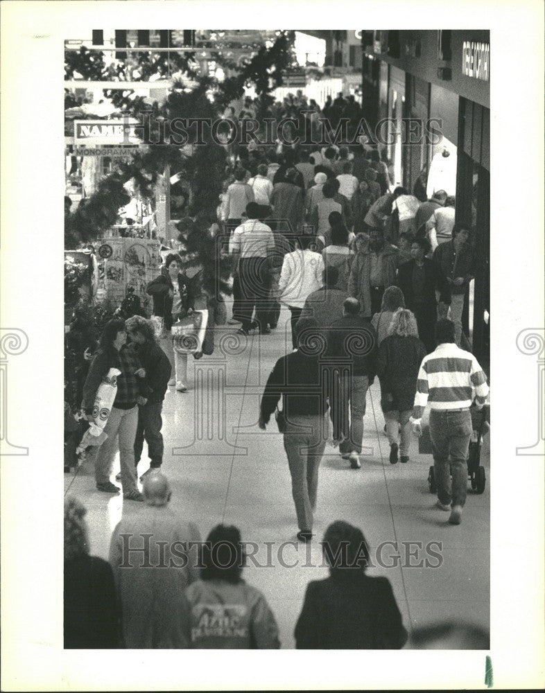 1987 Press Photo Oakland Mall holiday gift aquisitions - Historic Images