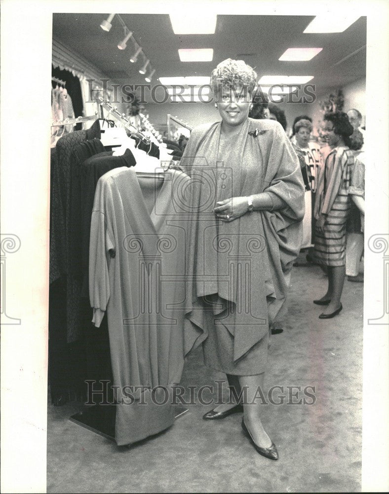 1987 Press Photo Adrianne Lee fashion designer - Historic Images