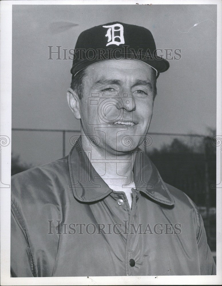 1959 Press Photo Jim Leary Assistant Coach Football UND - Historic Images