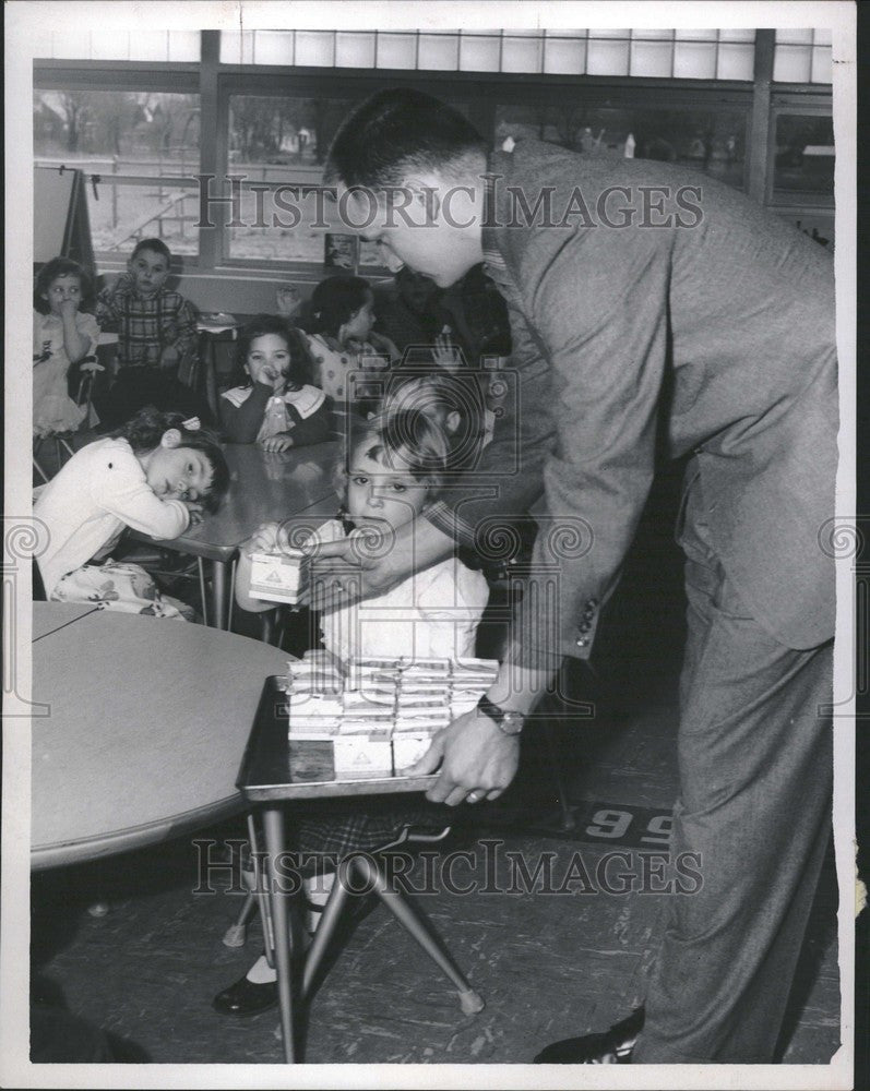 1958 Press Photo Jerry Oehmke Baseball Coach - Historic Images