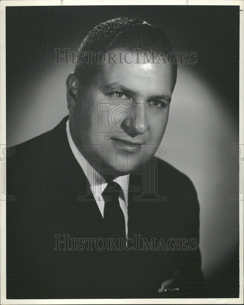 1960 Press Photo Bernard D. Moray Robinson Furniture - Historic Images