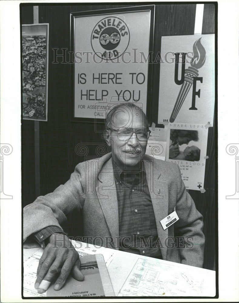 1986 Press Photo Louis Moreno Travels Aid Society - Historic Images