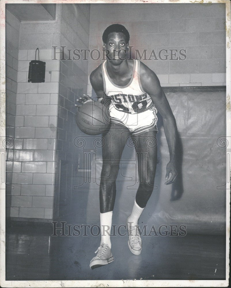 1971 Press Photo Otto Moore Pistons Suns Rockets Jazz - Historic Images