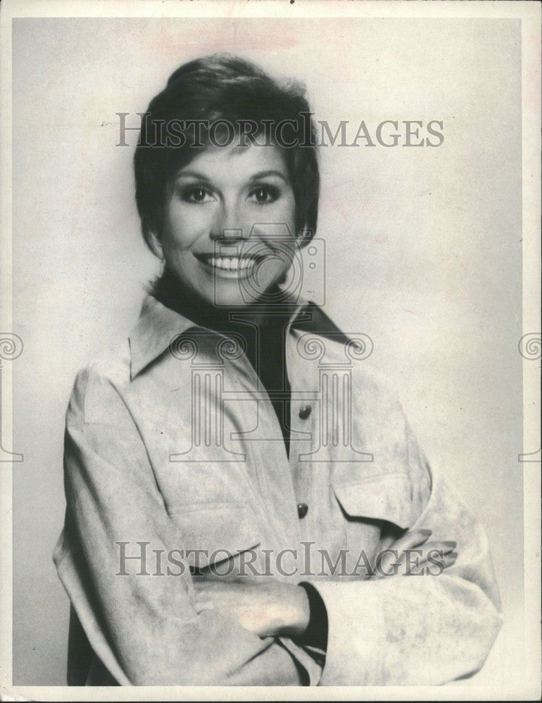 1980 Press Photo Mary Tyler Moore siger actress - Historic Images