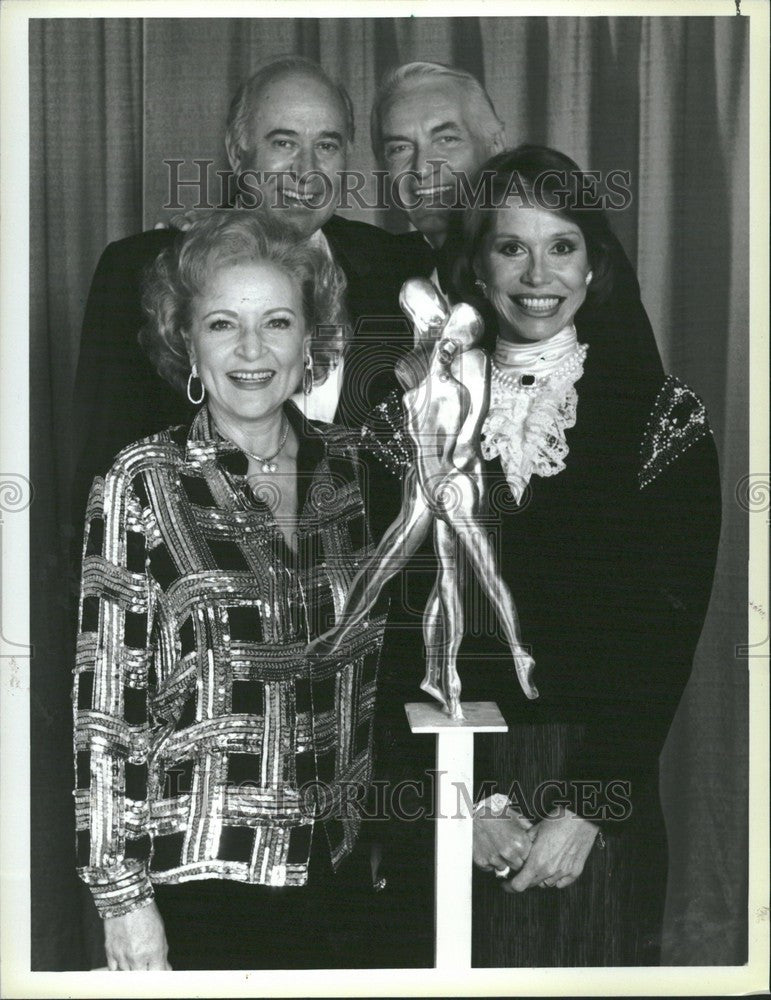 1986 Press Photo Mary Tyler Moore Actress - Historic Images