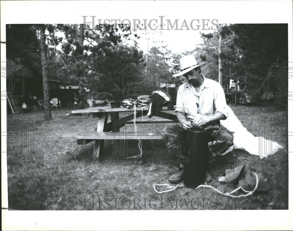 1991 Press Photo Rusty Reed hiker burro Wilson Park - Historic Images