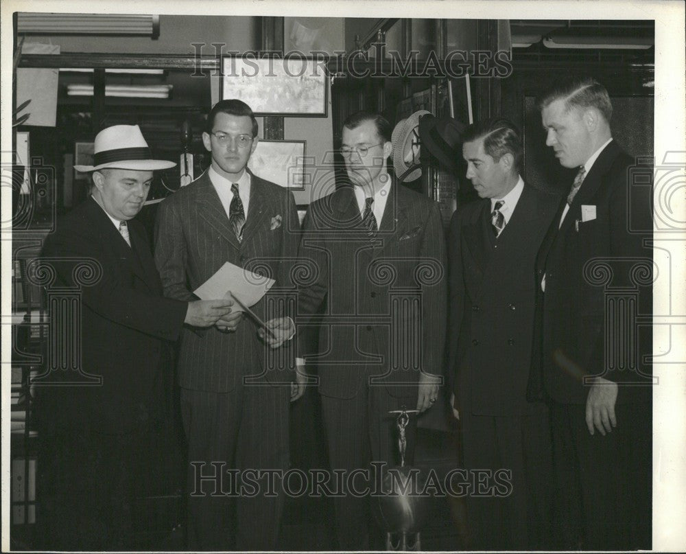 1945 Press Photo Continental Motors Corporation Awards - Historic Images