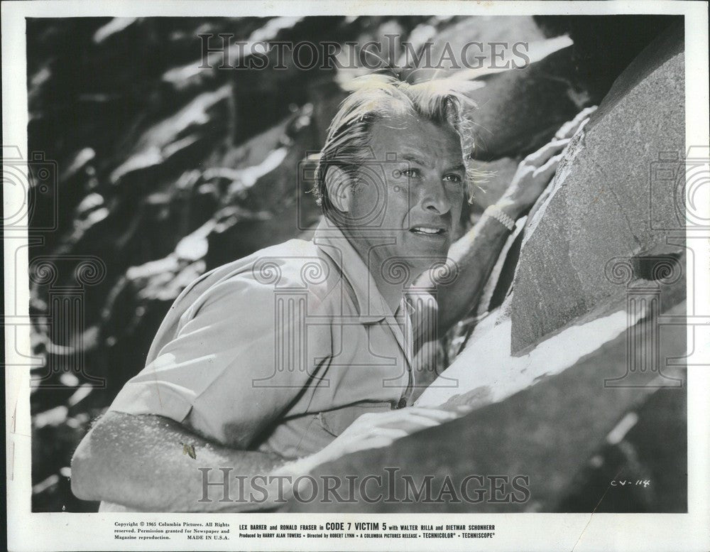 1965 Press Photo Lex Barker actor Code 7 Victim 5 film - Historic Images