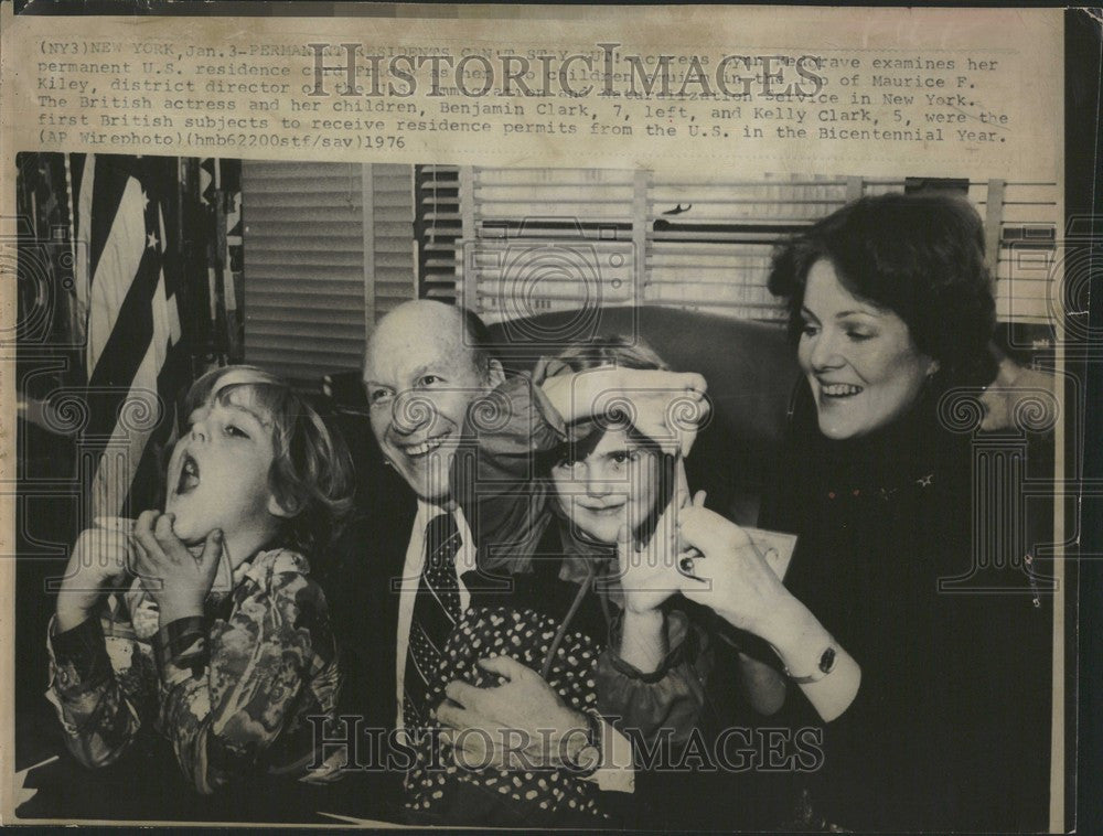 1976 Press Photo Lynn Redgrave actress residence card - Historic Images