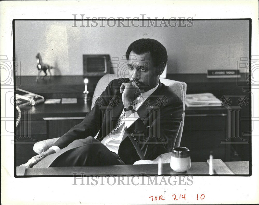 1990 Press Photo TOM BARROW  AUDIT QUESTIONS - Historic Images