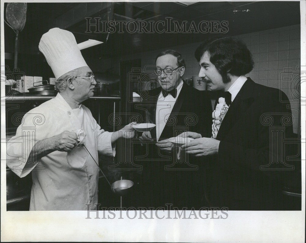 1973 Press Photo Dennis Barrie - Historic Images