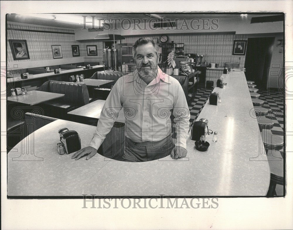 1983 Press Photo john barr physician&political canadian - Historic Images