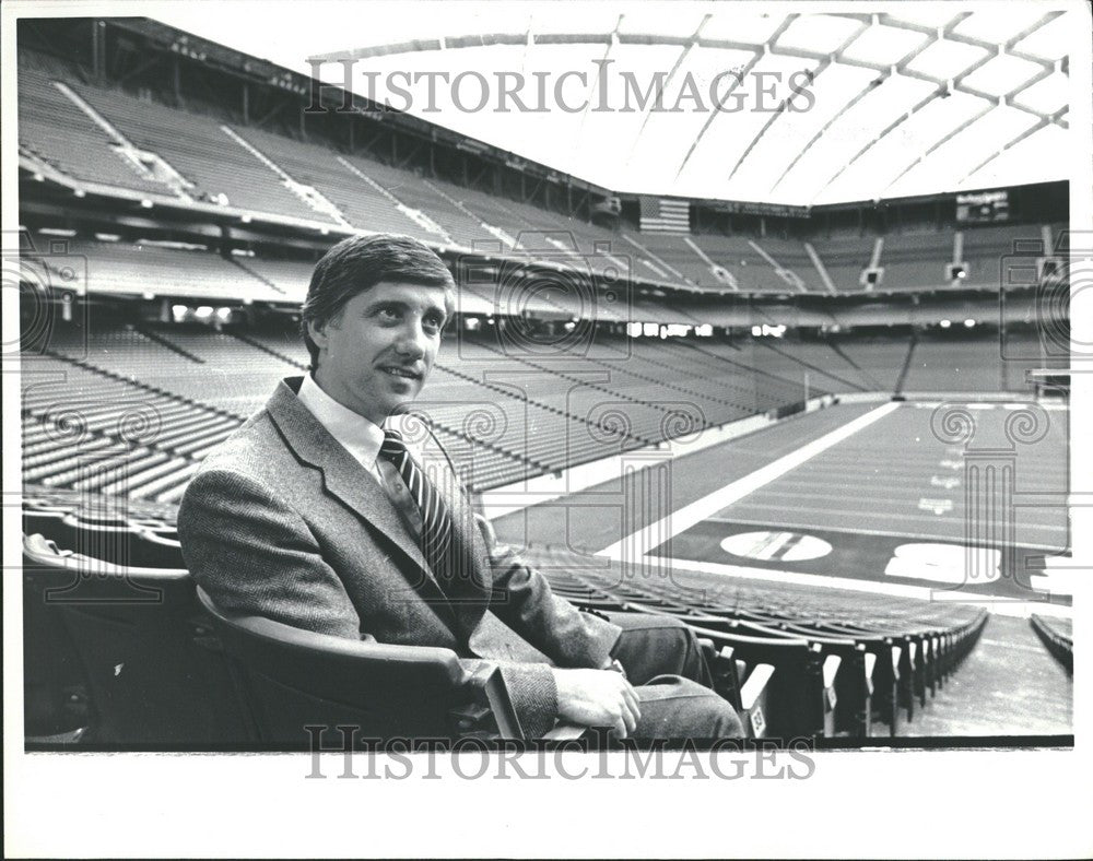 1981 Press Photo Gerald Baron football stadium - Historic Images