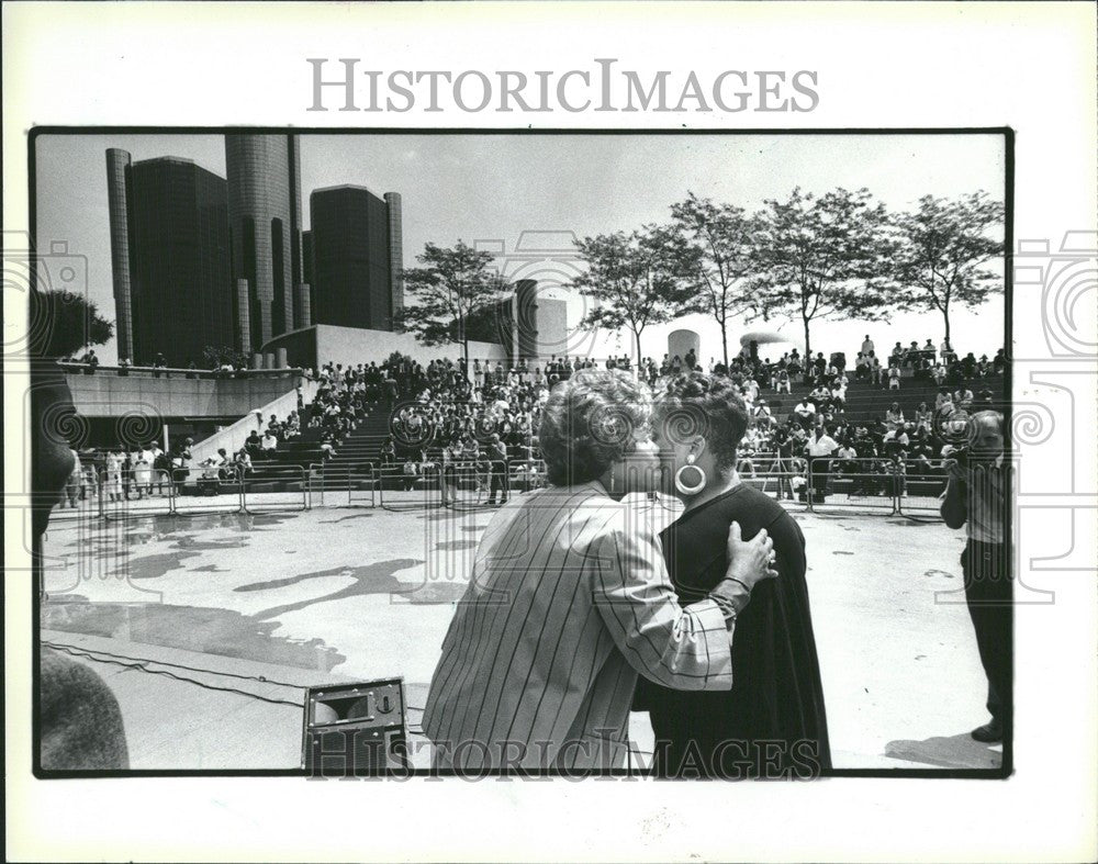 1986 Press Photo Cabaret Singer Ortheia kiss Henderson - Historic Images