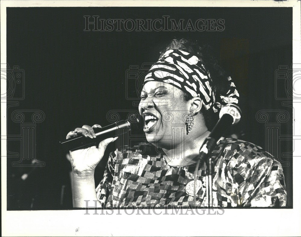 1987 Press Photo orthea barnes at the tep of pontch - Historic Images