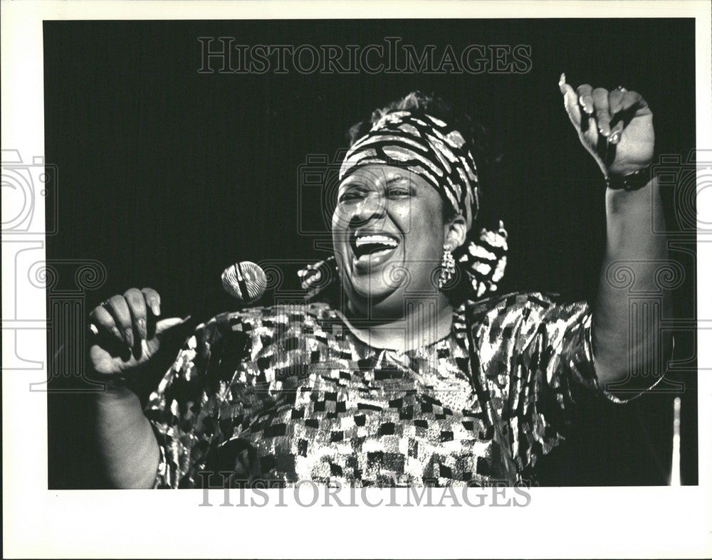 1987 Press Photo Ortheia Barnes performs in Nightclub - Historic Images