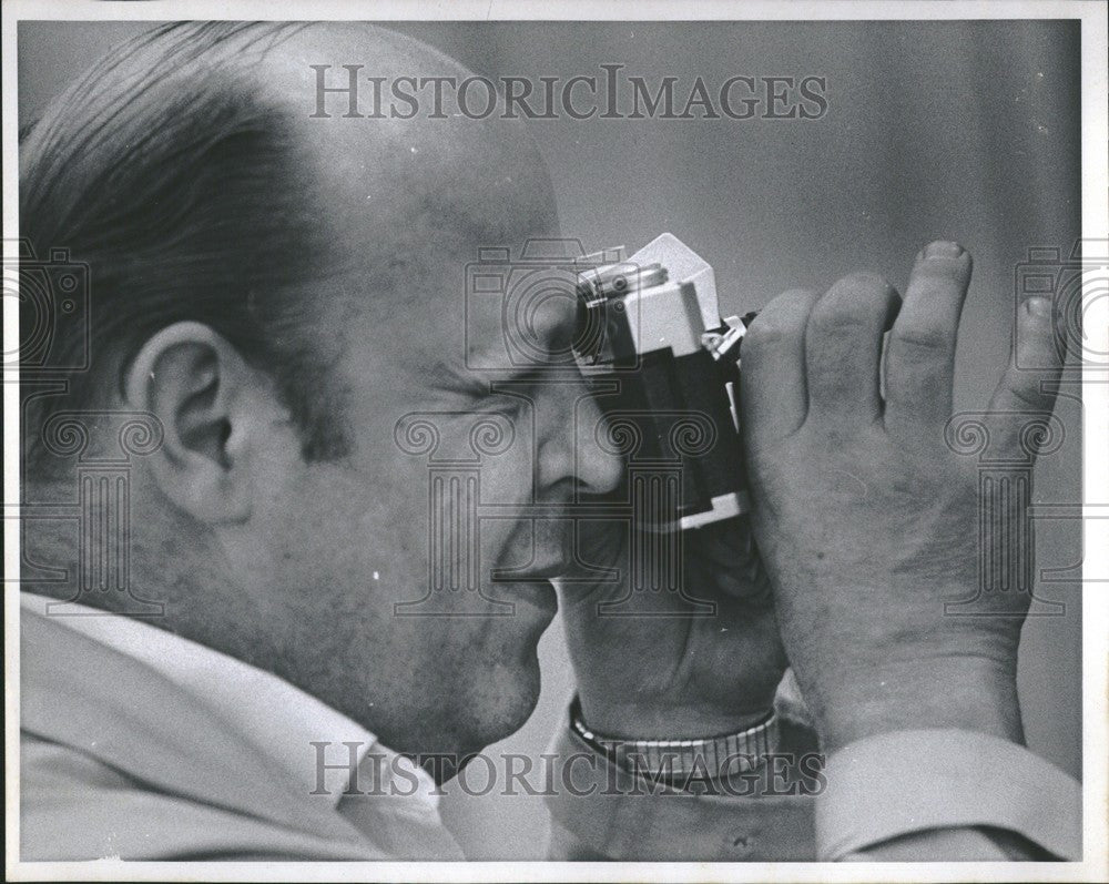 1969 Press Photo Japenese Camera Show - Historic Images